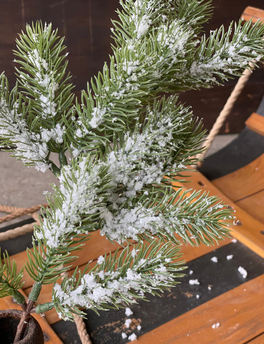 Snowscape Pine Wreath | 20"